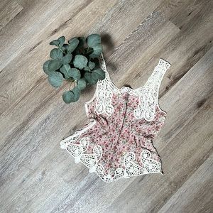 Nordstrom WallpapHer Floral Lace Top Size Small